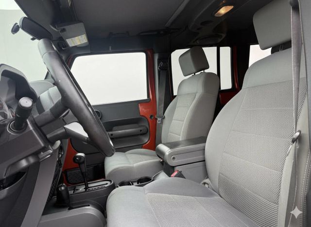 2009 Jeep Wrangler Unlimited Sahara 4x4 4dr SUV - 22936445 - 10