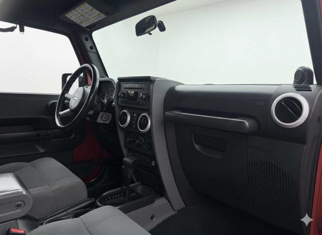 2009 Jeep Wrangler Unlimited Sahara 4x4 4dr SUV - 22936445 - 15