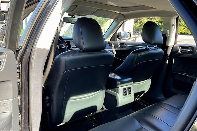 2010 Chrysler 300 4dr Sedan Touring Signature RWD - 22939129 - 16