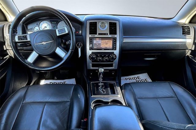 2010 Chrysler 300 4dr Sedan Touring Signature RWD - 22939129 - 17