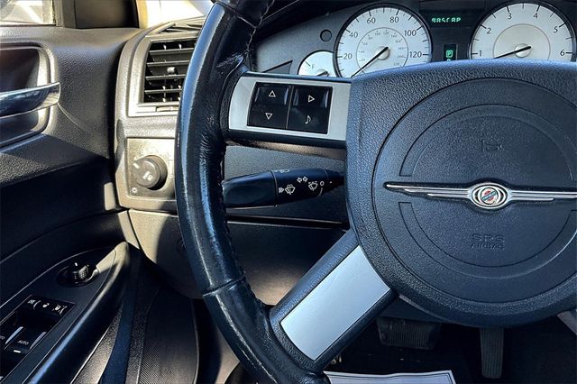 2010 Chrysler 300 4dr Sedan Touring Signature RWD - 22939129 - 19