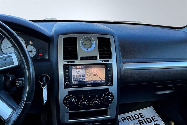 2010 Chrysler 300 4dr Sedan Touring Signature RWD - 22939129 - 21