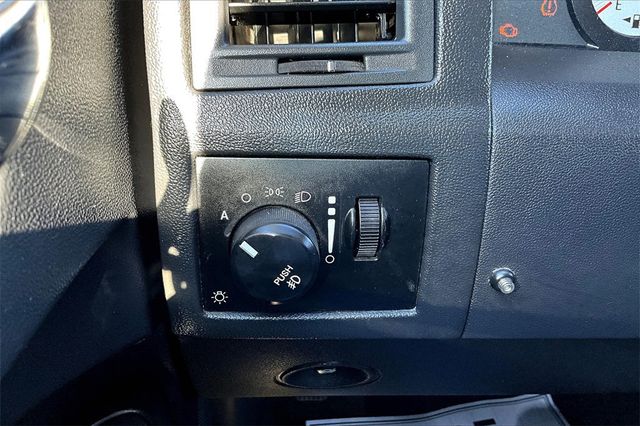 2010 Chrysler 300 4dr Sedan Touring Signature RWD - 22939129 - 24