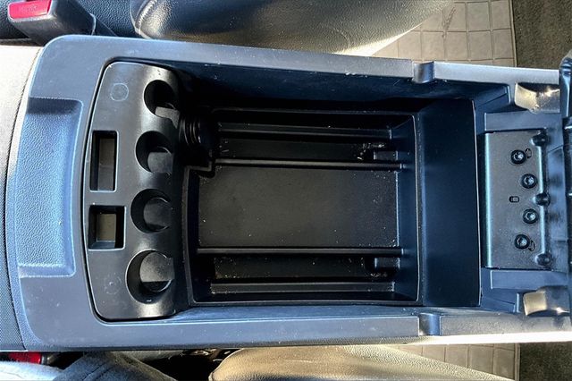 2010 Chrysler 300 4dr Sedan Touring Signature RWD - 22939129 - 25