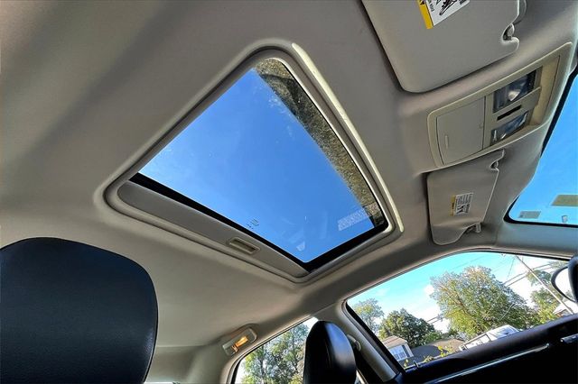 2010 Chrysler 300 4dr Sedan Touring Signature RWD - 22939129 - 29