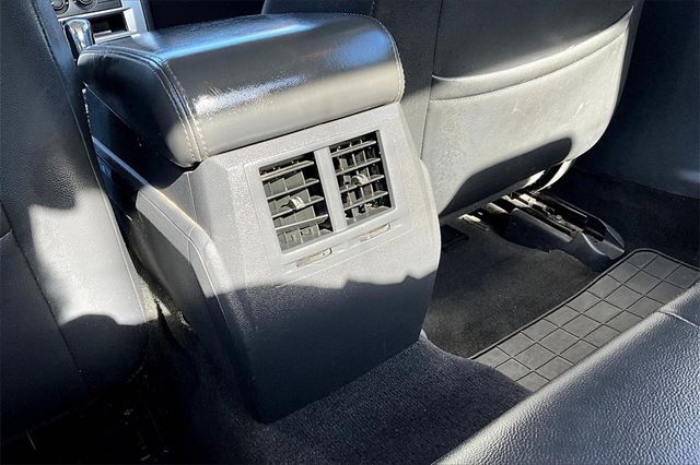 2010 Chrysler 300 4dr Sedan Touring Signature RWD - 22939129 - 30