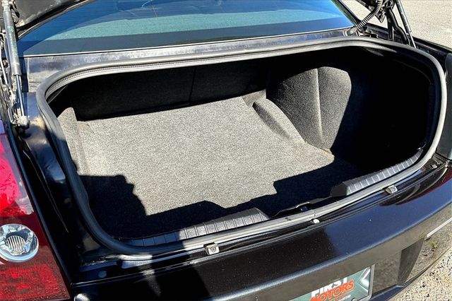 2010 Chrysler 300 4dr Sedan Touring Signature RWD - 22939129 - 31