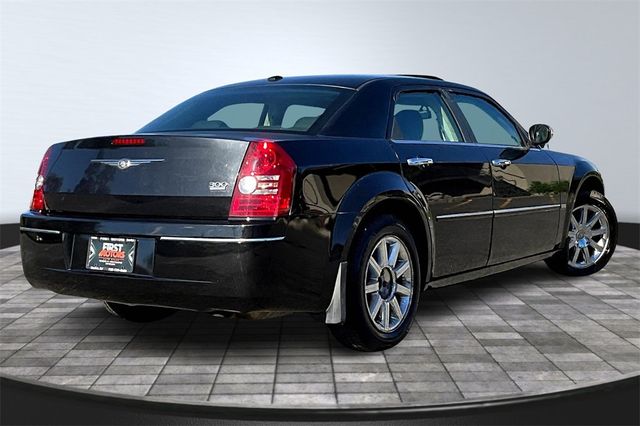 2010 Chrysler 300 4dr Sedan Touring Signature RWD - 22939129 - 4
