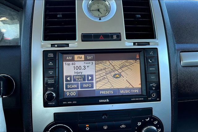 2010 Chrysler 300 4dr Sedan Touring Signature RWD - 22914655 - 23