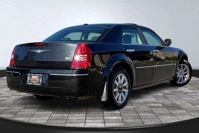 2010 Chrysler 300 4dr Sedan Touring Signature RWD - 22914655 - 4