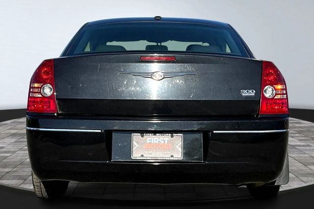 2010 Chrysler 300 4dr Sedan Touring Signature RWD - 22914655 - 5