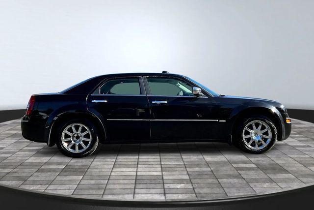 2010 Chrysler 300 4dr Sedan Touring Signature RWD - 22914655 - 7