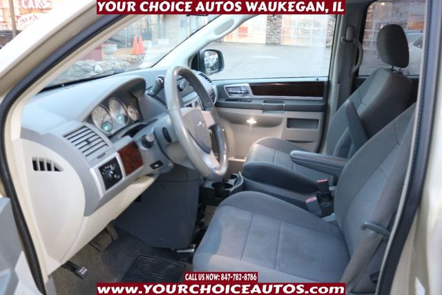 2010 Chrysler Town & Country 4dr Wagon Touring - 21125465 - 8