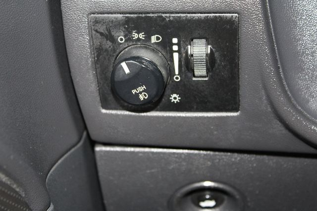 2010 Dodge Challenger 2dr Coupe SE - 22937177 - 17