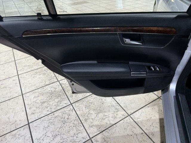2010 Mercedes-Benz S-Class 4dr Sedan S 550 4MATIC - 22939171 - 17