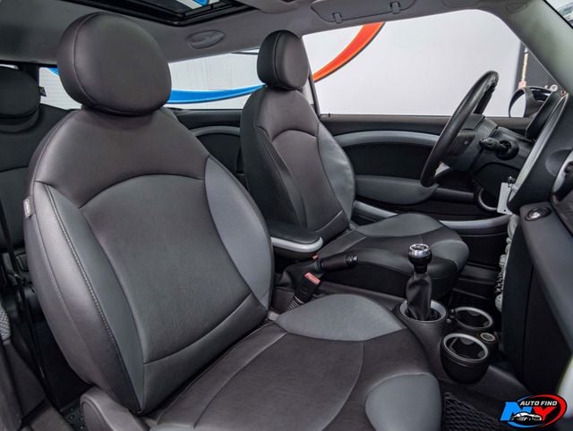 2010 MINI Cooper S Clubman 6-SPD MANUAL, PAN SUNROOF, HEATED SEATS, COLD WEATHER PKG - 22934209 - 19