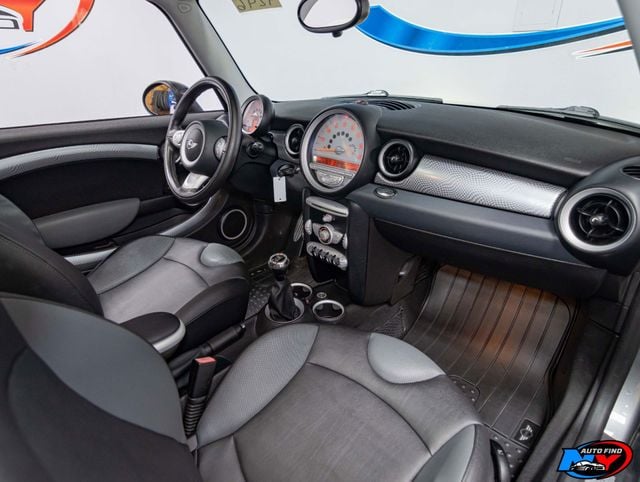 2010 MINI Cooper S Clubman 6-SPD MANUAL, PAN SUNROOF, HEATED SEATS, COLD WEATHER PKG - 22934209 - 21