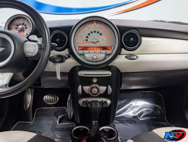 2010 MINI Cooper S Hardtop 2 Door CLEAN CARFAX, CAMDEN PKG, PAN SUNROOF, 17" ALLOY WHEELS - 22923887 - 12