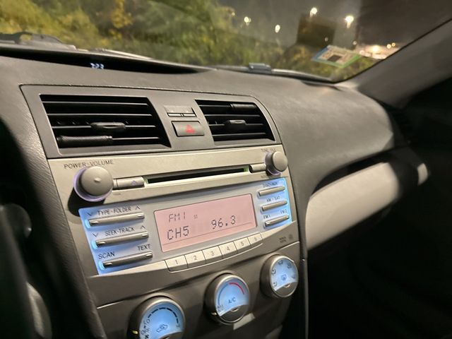 2010 Toyota Camry LE - 22939108 - 12