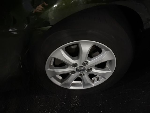 2010 Toyota Camry LE - 22939108 - 1