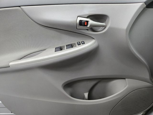 2010 Toyota Corolla 4dr Sedan Automatic LE - 22843535 - 14