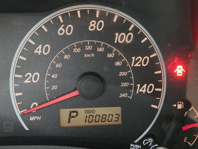 2010 Toyota Corolla 4dr Sedan Automatic LE - 22843535 - 16