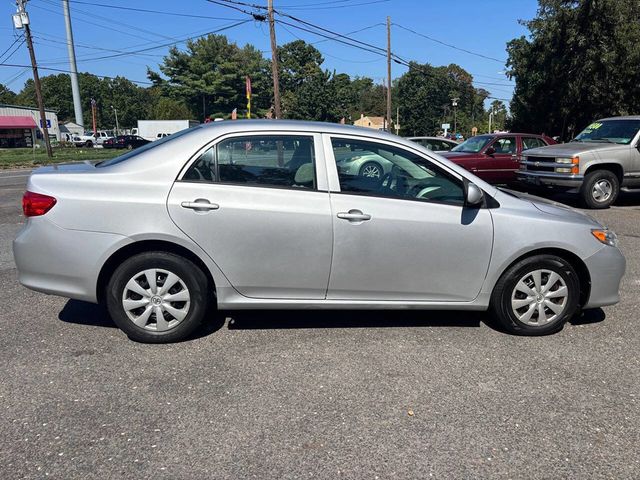 2010 Toyota Corolla 4dr Sedan Automatic LE - 22919530 - 11