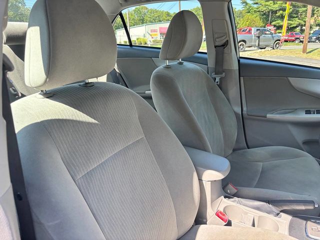 2010 Toyota Corolla 4dr Sedan Automatic LE - 22919530 - 12