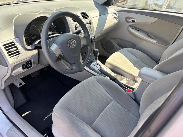 2010 Toyota Corolla 4dr Sedan Automatic LE - 22919530 - 14