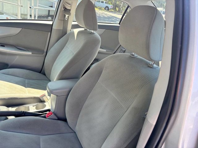 2010 Toyota Corolla 4dr Sedan Automatic LE - 22919530 - 15