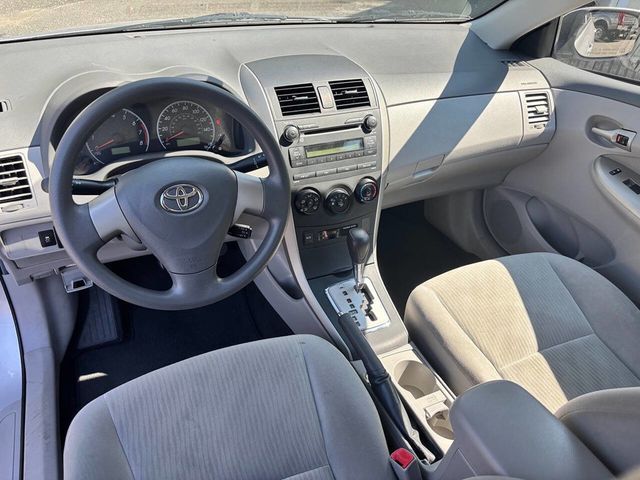 2010 Toyota Corolla 4dr Sedan Automatic LE - 22919530 - 17