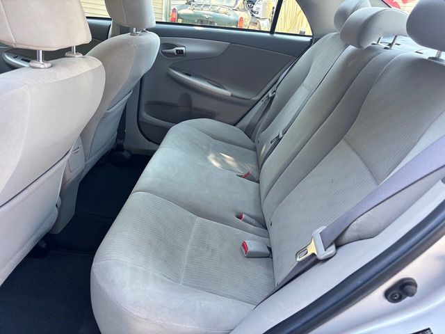 2010 Toyota Corolla 4dr Sedan Automatic LE - 22919530 - 18