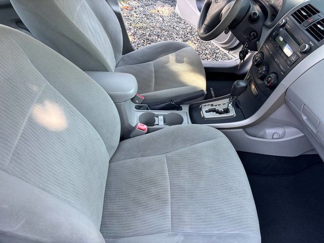 2010 Toyota Corolla 4dr Sedan Automatic LE - 22919530 - 21