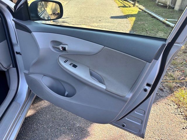 2010 Toyota Corolla 4dr Sedan Automatic LE - 22919530 - 23