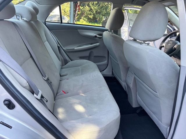 2010 Toyota Corolla 4dr Sedan Automatic LE - 22919530 - 24