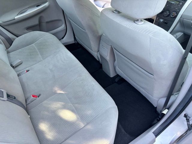 2010 Toyota Corolla 4dr Sedan Automatic LE - 22919530 - 25