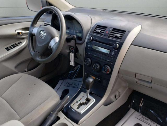 2010 Toyota Corolla 4dr Sedan Automatic LE - 22930541 - 17