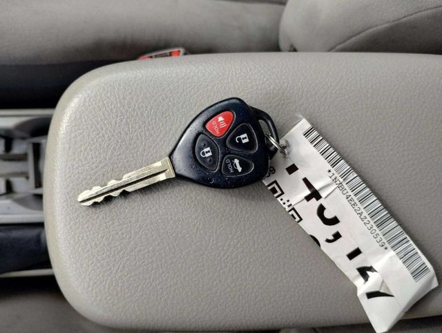 2010 Toyota Corolla 4dr Sedan Automatic LE - 22930541 - 28