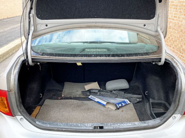 2010 Toyota Corolla 4dr Sedan Automatic LE - 22934926 - 12