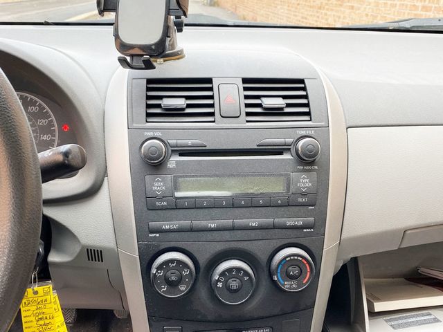 2010 Toyota Corolla 4dr Sedan Automatic LE - 22934926 - 8