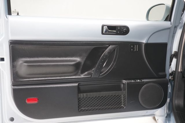 2010 Volkswagen New Beetle Coupe 2dr Automatic - 22929532 - 11