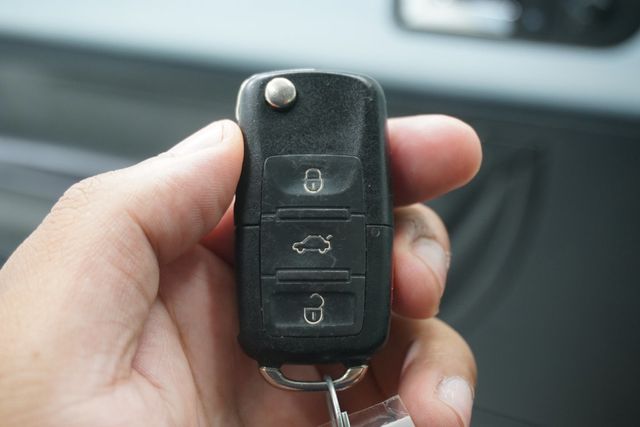 2010 Volkswagen New Beetle Coupe 2dr Automatic - 22929532 - 13