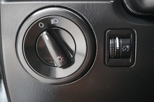 2010 Volkswagen New Beetle Coupe 2dr Automatic - 22929532 - 21