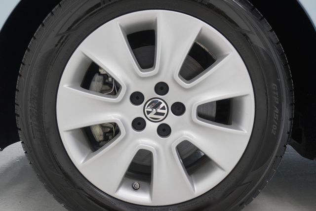 2010 Volkswagen New Beetle Coupe 2dr Automatic - 22929532 - 24