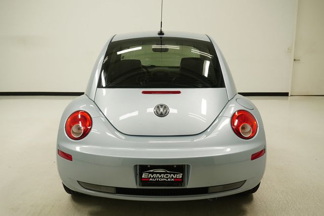 2010 Volkswagen New Beetle Coupe 2dr Automatic - 22929532 - 4