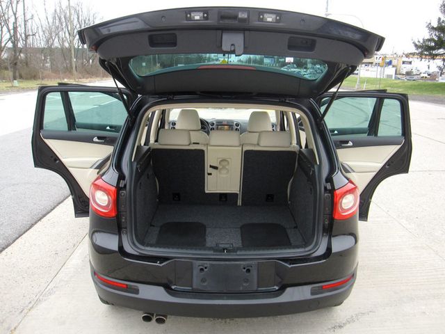 2010 Volkswagen Tiguan SE - 22356756 - 28