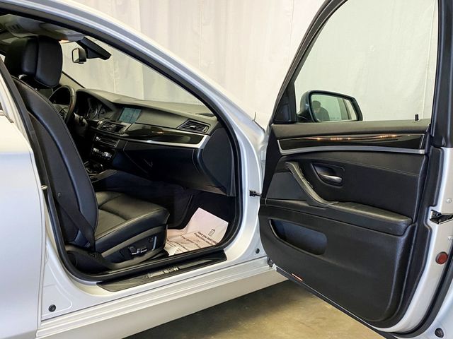 2011 BMW 5 Series 535i xDrive - 22926147 - 39