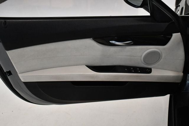 2011 BMW Z4 Roadster sDrive30i - 22380671 - 27