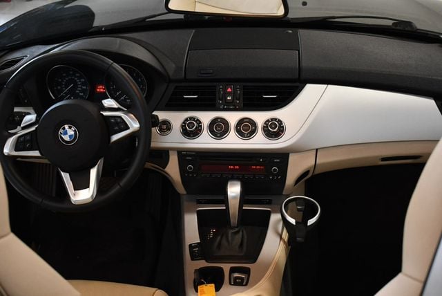 2011 BMW Z4 Roadster sDrive30i - 22411343 - 28