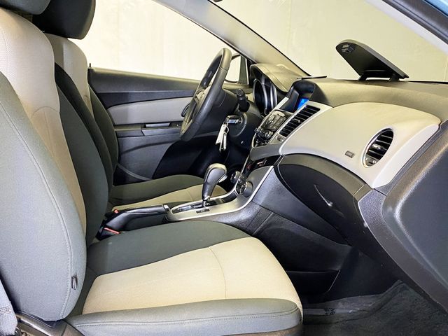 2011 Chevrolet CRUZE 4dr Sedan LS - 22938136 - 35